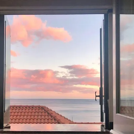 Luna Rossa * Minori